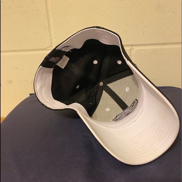 Brand New B&W Jaguars Hat - Picture 3 of 4